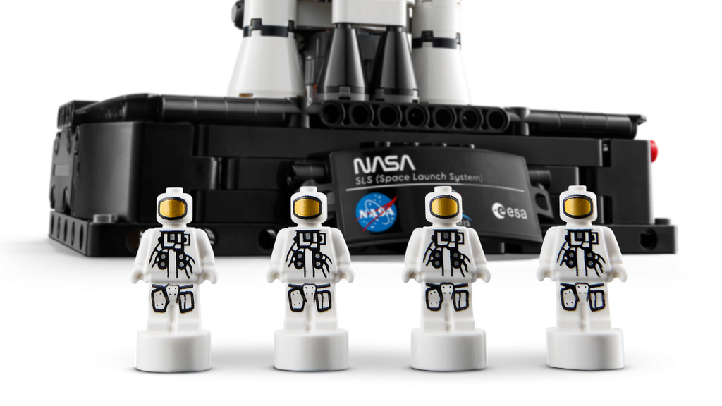 LEGO Technic NASA Artemis Space Launch System Rocket | 42221