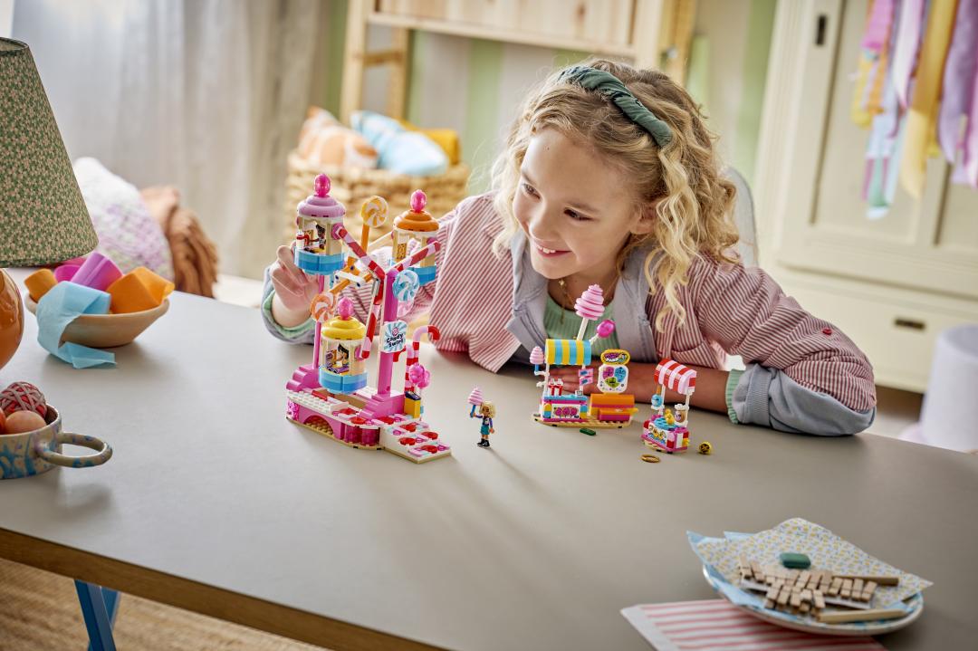 LEGO Friends Candy & Cupcake Ferris Wheel | 42700