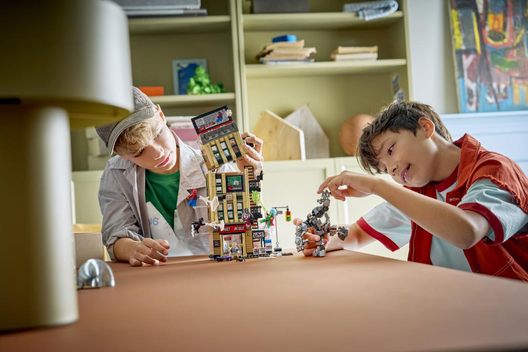 LEGO Marvel Spider-Man vs. Mysterio: The Daily Bugle | 76342