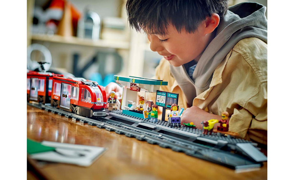 LEGO City Downtown Streetcar and Station | 60423