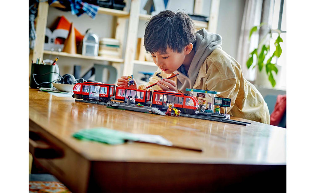 LEGO City Downtown Streetcar and Station | 60423