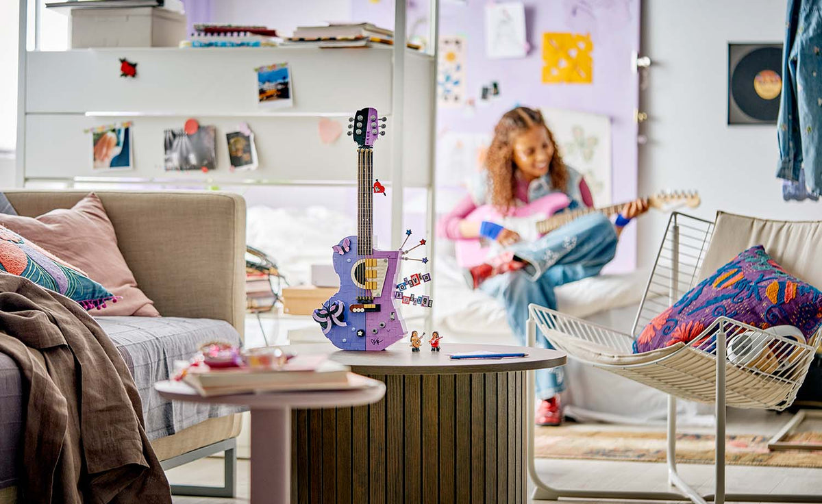 LEGO Editions Olivia Rodrigo's Dual Guitar | 43031