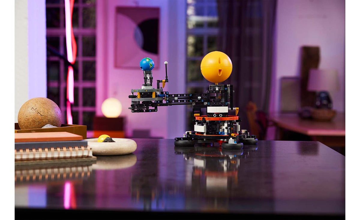LEGO Technic Planet Earth and Moon in Orbit | 42179