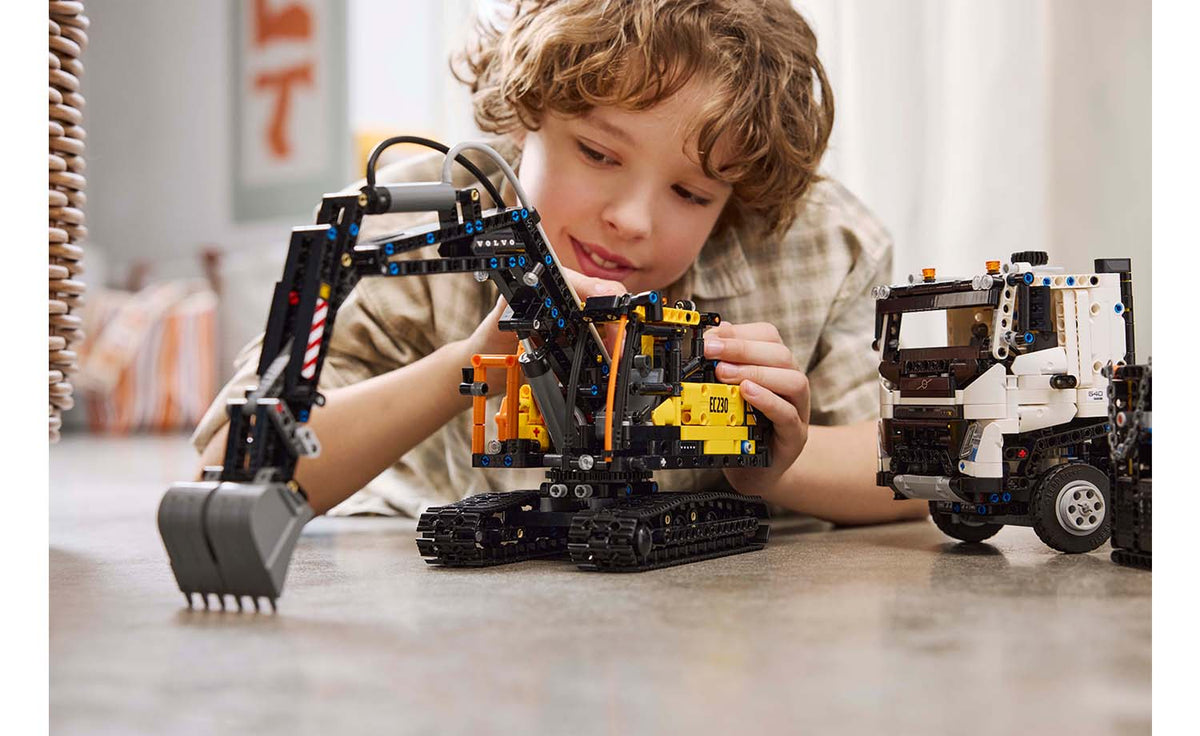 LEGO Technic Volvo FMX Truck & EC230 Electric Excavator | 42175