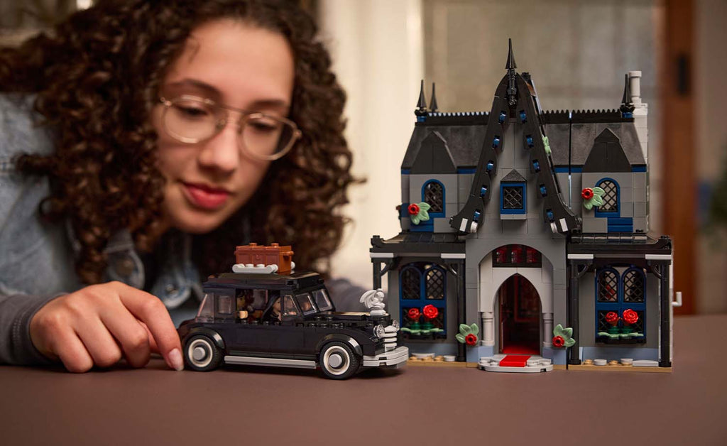 LEGO Wednesday Morticia's Cottage | 76786