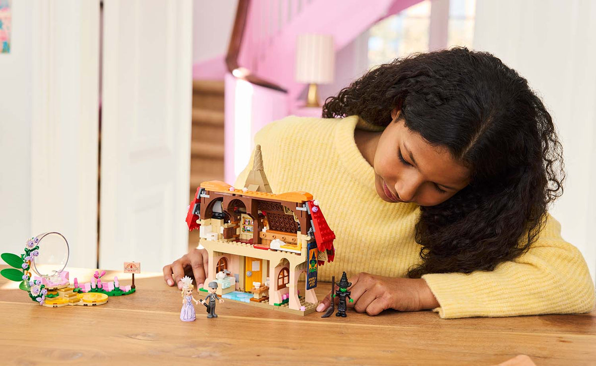 LEGO Wicked Glinda & Elphaba Visit Munchkinland | 75690